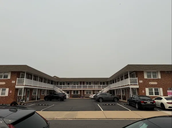 $1,750 | 21 South Monroe Avenue, Unit A8, Margate City, NJ 08402