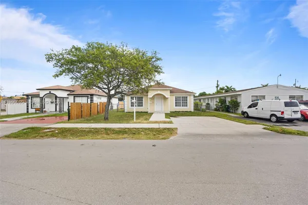 $3,000 | 841 Northwest 10th Street, Hallandale Beach, FL 33009