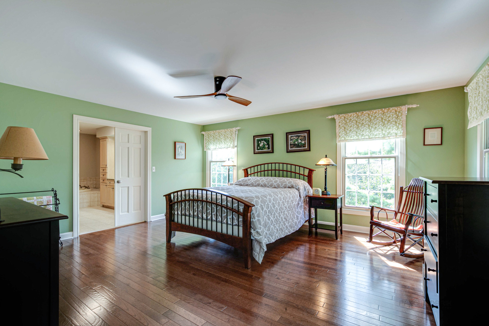 395 Fox Run Road Libertyville, IL 60048 - Photo 32 of 61 a bedroom with a bed and wooden floor