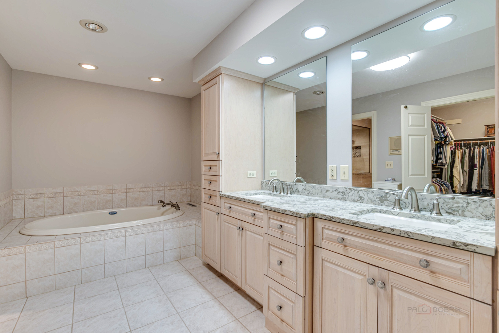395 Fox Run Road Libertyville, IL 60048 - Photo 34 of 61 a bathroom with a granite countertop sink mirror and bathtub