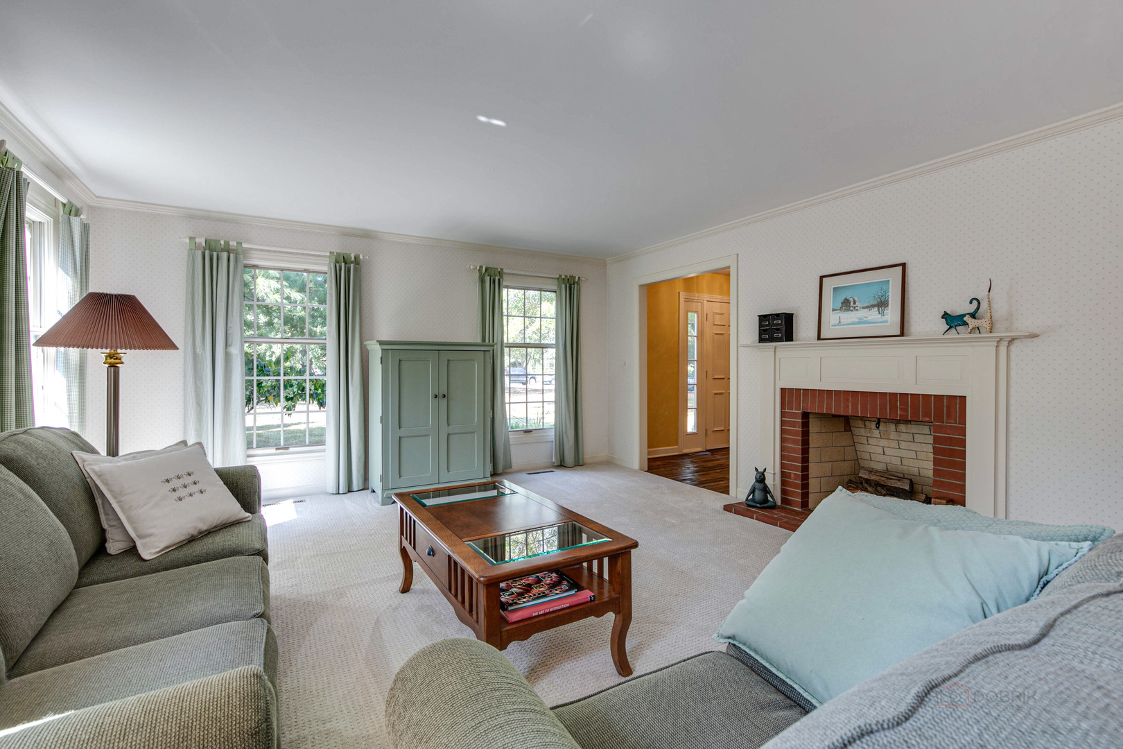 395 Fox Run Road Libertyville, IL 60048 - Photo 4 of 61 a living room with furniture and a fireplace