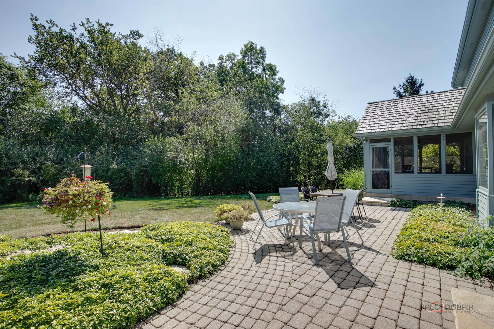 395 Fox Run Road Libertyville, IL 60048 - Photo 47 of 61 a view of backyard of house with a patio