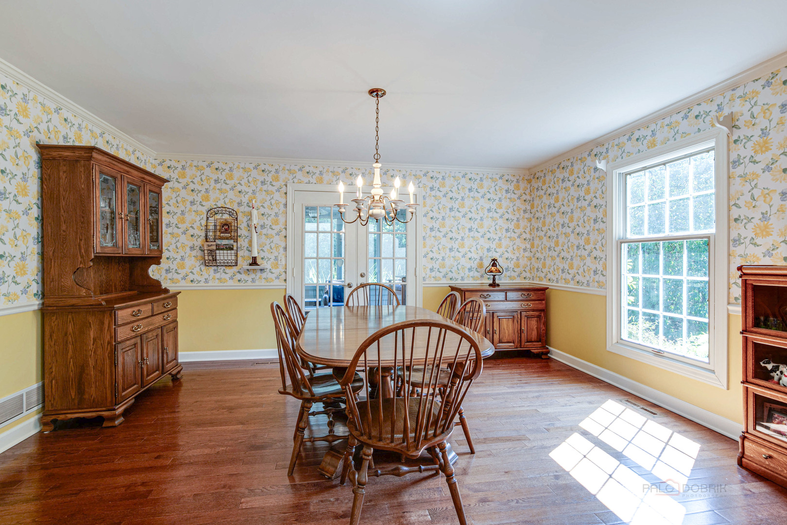 395 Fox Run Road Libertyville, IL 60048 - Photo 7 of 61 a view of a dining room with furniture window and wooden floor