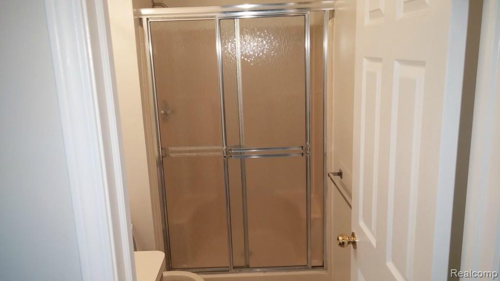 972 High-Ridge Drive Canton, MI 48187 - Photo 33 of 33 Bathroom 7.jpg