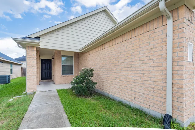 $1,750 | 14942 Hidalgo Valley Lane, Houston, TX 77090