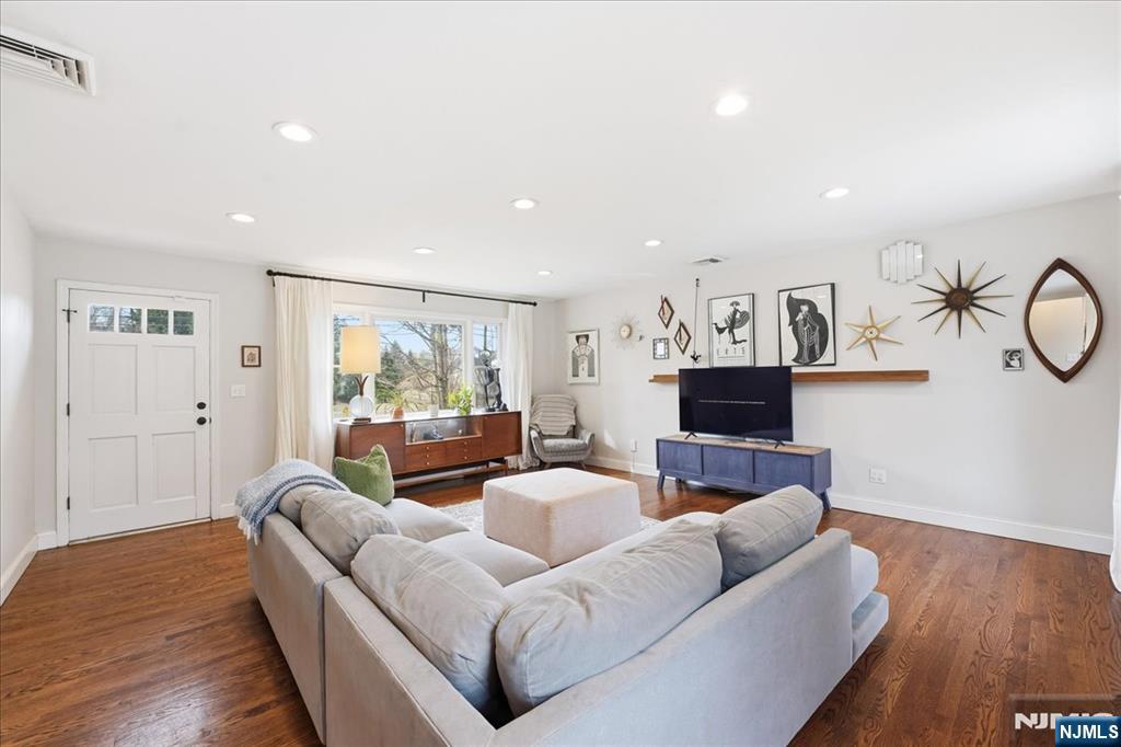 666 Park Road Morris Plains, NJ 07950 - Photo 3 of 34