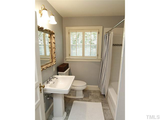 3125 Georgian Terrace Raleigh, NC 27607 - Photo 20 of 25 Bathroom