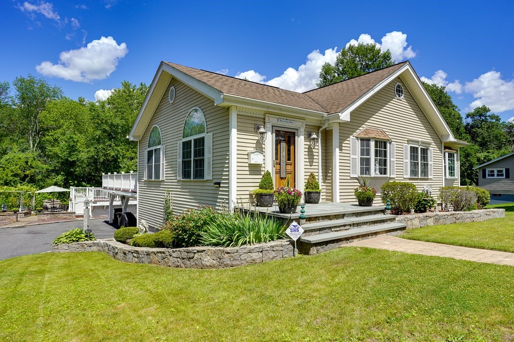 31 Maple Street Hudson, MA 01749 - Photo 2 of 32 Gallery Image 2