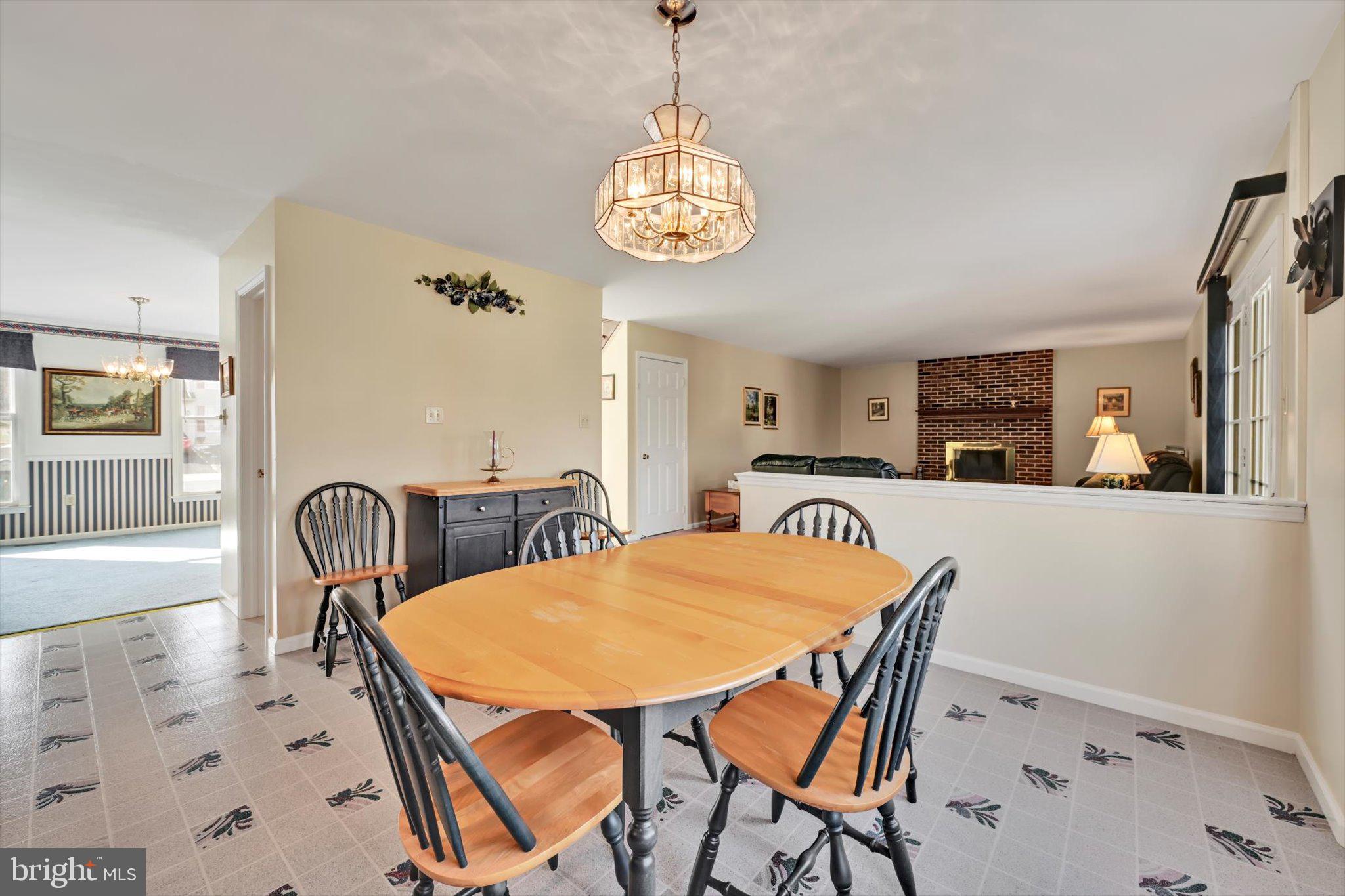 2701 Huyett Drive Sinking Spring, PA 19608 - Photo 14 of 35 a dining room with furniture and window