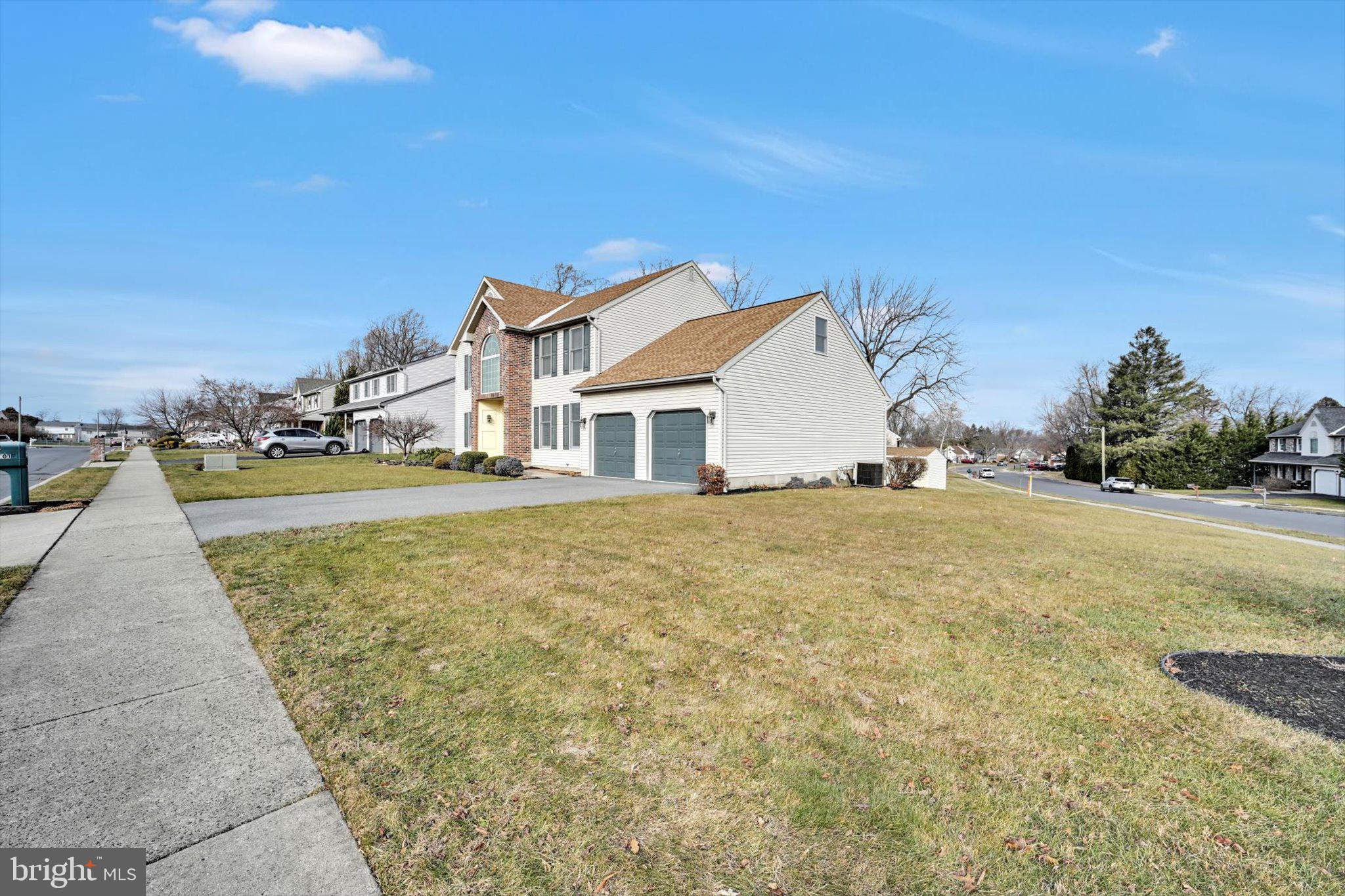 2701 Huyett Drive Sinking Spring, PA 19608 - Photo 3 of 35 a view of pool and ocean view