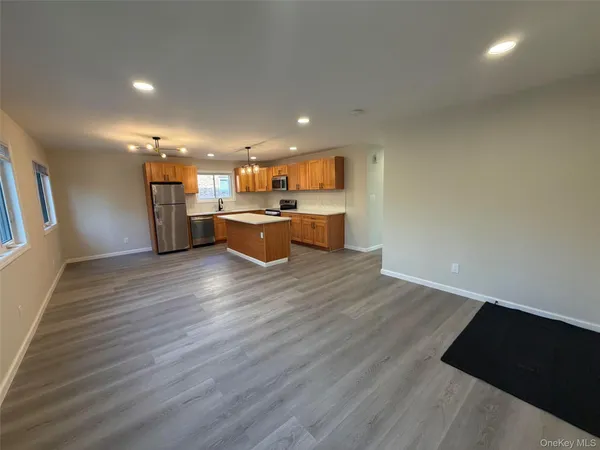 $4,000 | 14 Cornwall Lane, Port Washington, NY 11050