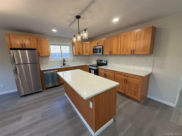 $4,000 | 14 Cornwall Lane, Port Washington, NY 11050