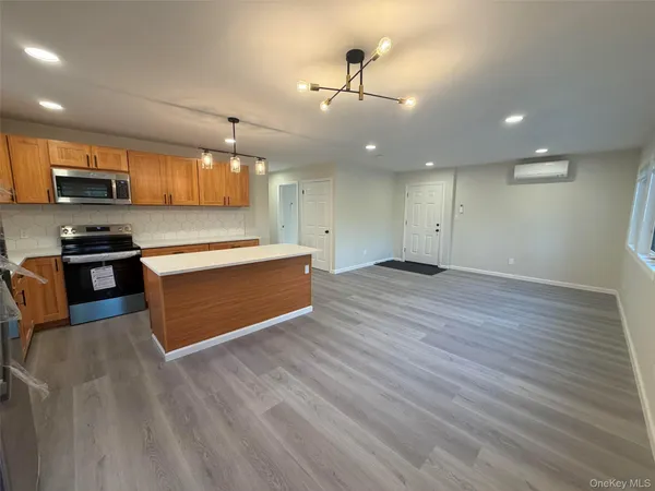 $4,000 | 14 Cornwall Lane, Port Washington, NY 11050