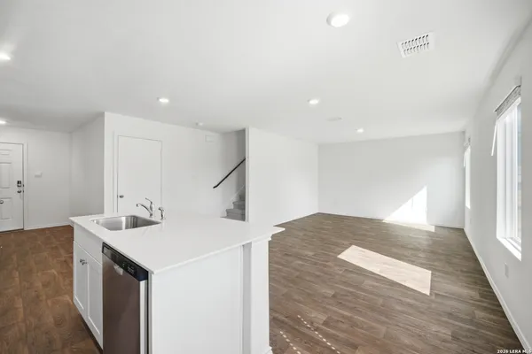 $2,000 | 23124 Double Bogey, San Antonio, TX 78261