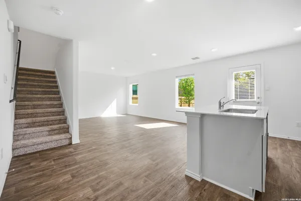 $2,000 | 23124 Double Bogey, San Antonio, TX 78261