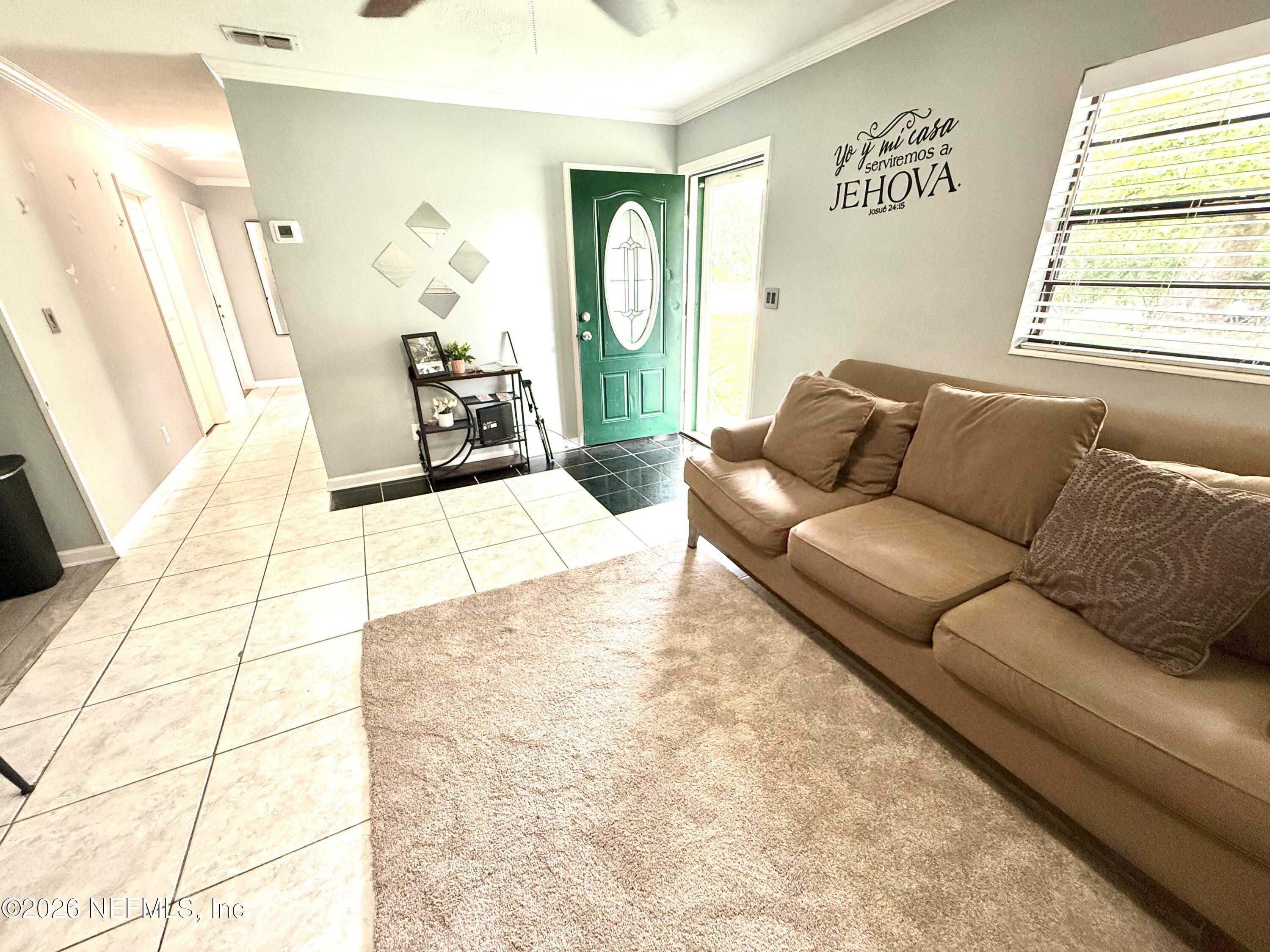 10162 Herndon Road Jacksonville, FL 32246 - Photo 4 of 31 a living room with furniture