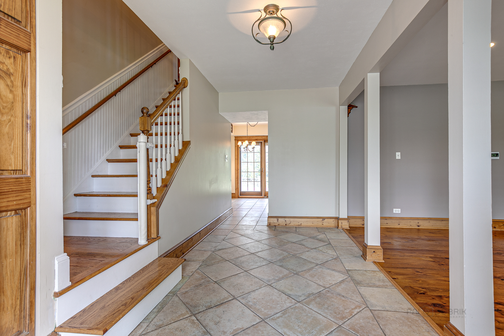 591 Surryse Road Lake Zurich, IL 60047 - Photo 4 of 33 a view of an entryway