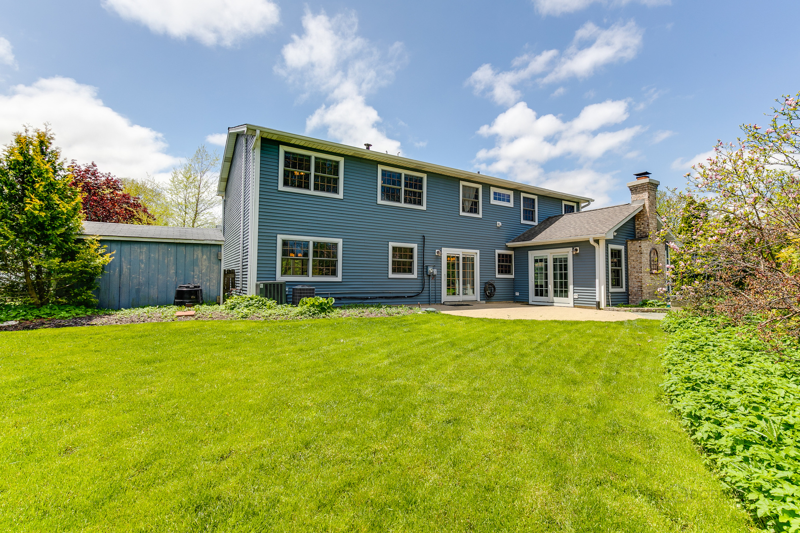 591 Surryse Road Lake Zurich, IL 60047 - Photo 32 of 33 a front view of a house with a garden
