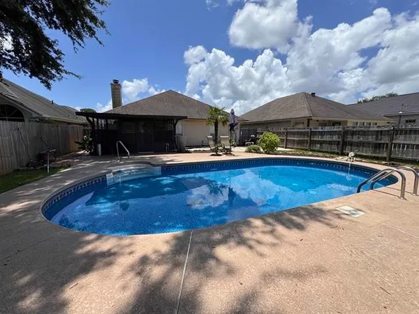 $3,500 | 211 South 5th 1/2 Street, Nederland, TX 77627