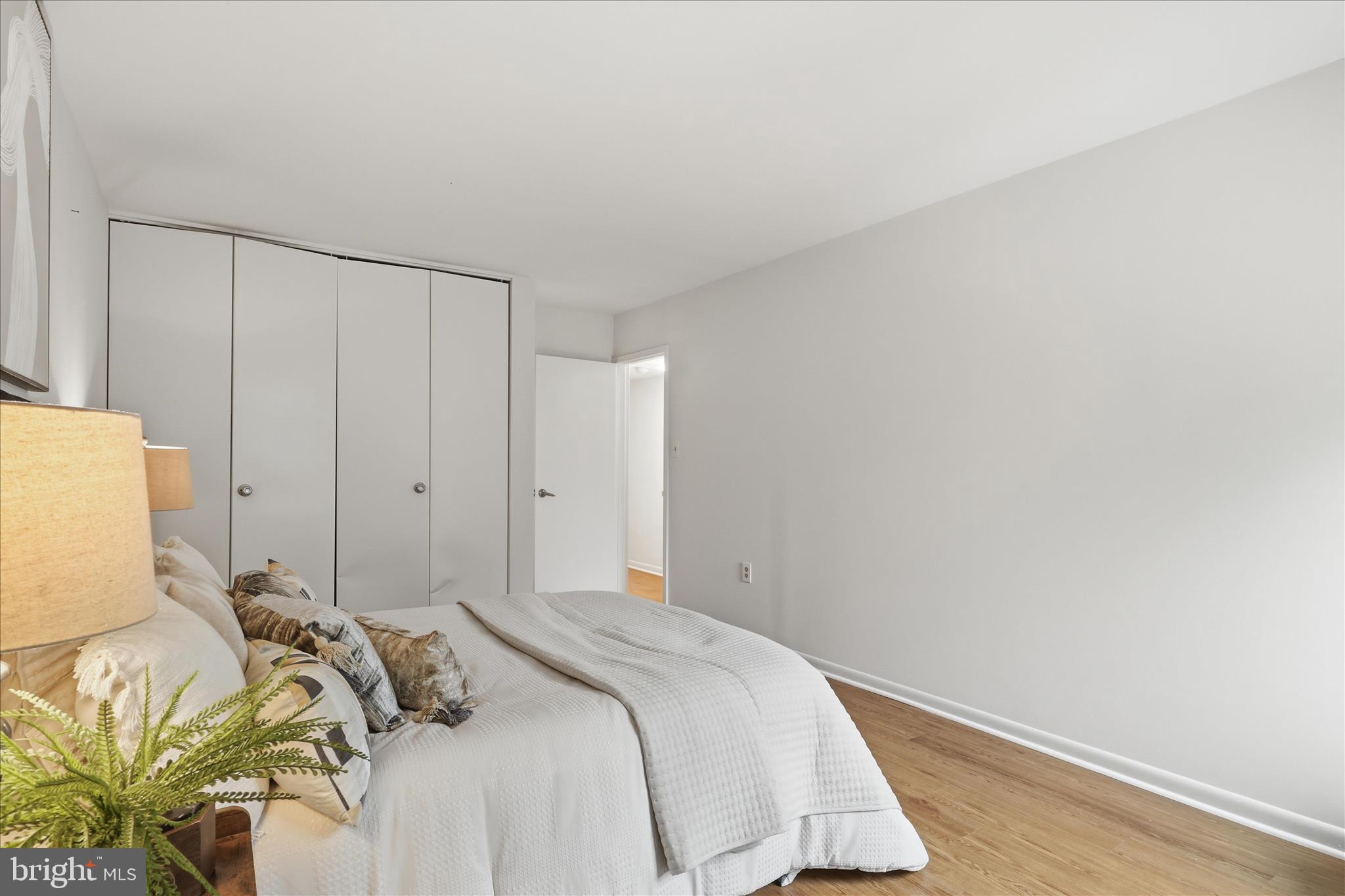 1540 Northgate Square, Unit 21B Reston, VA 20190 - Photo 14 of 24 a bedroom with a bed and a painting on the wall