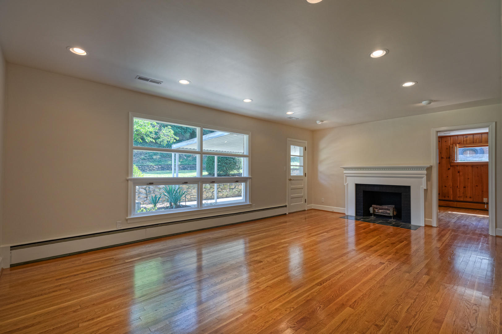 1711 Wilbur Road Southwest Roanoke, VA 24015 - Photo 3 of 25 03