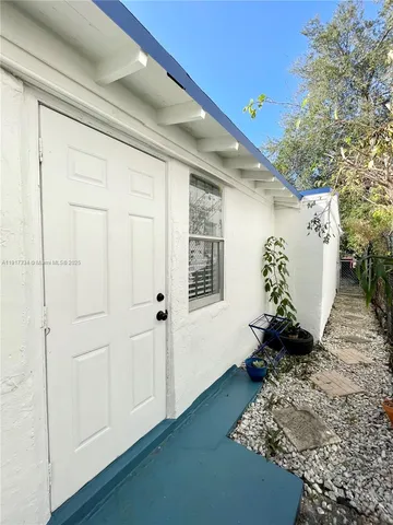 $1,300 | 3085 Elizabeth Street, Unit 2, Miami, FL 33133