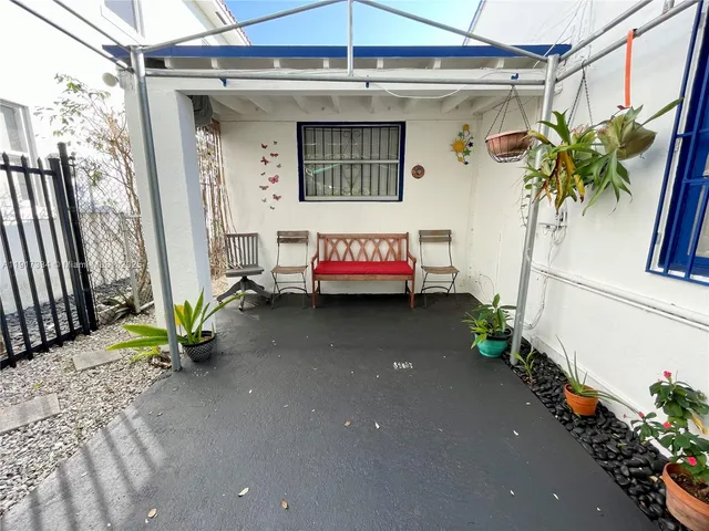 $1,300 | 3085 Elizabeth Street, Unit 2, Miami, FL 33133