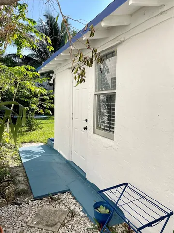 $1,300 | 3085 Elizabeth Street, Unit 2, Miami, FL 33133