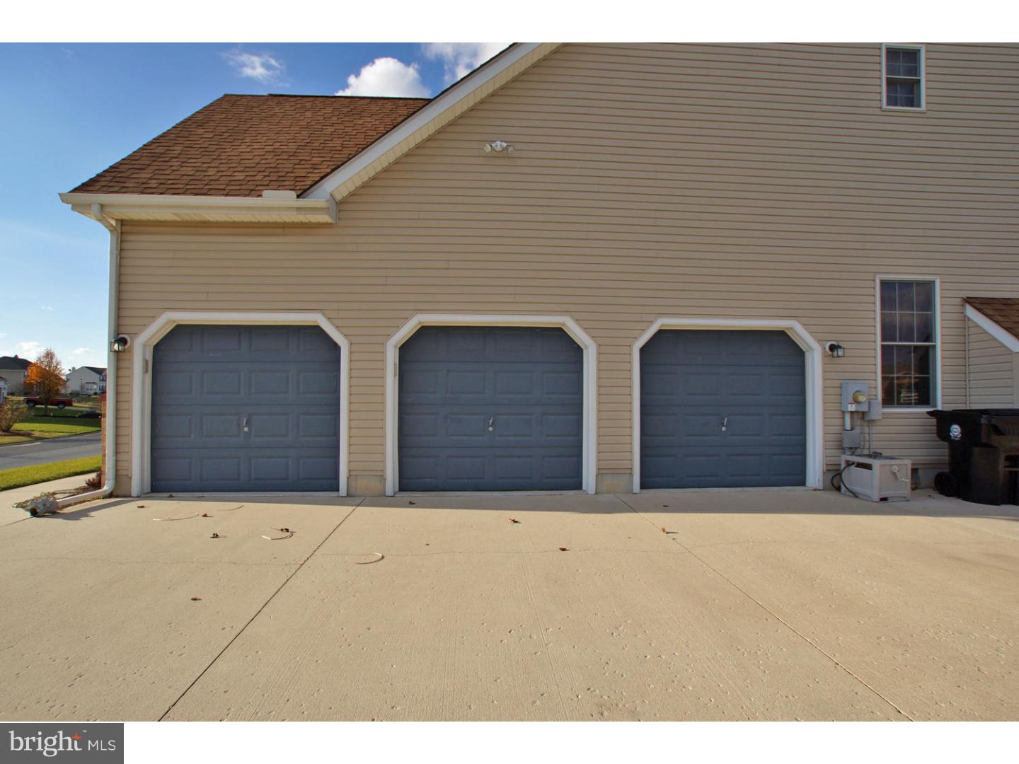 138 Tullamore Road Magnolia, DE 19962 - Photo 3 of 24 Garage