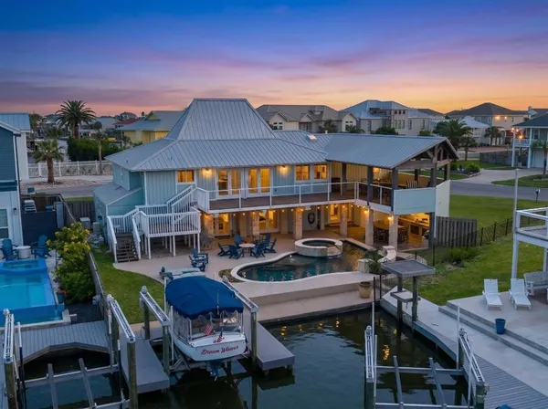 $1,290,000 | 3 Luau Lane, Rockport, TX 78382