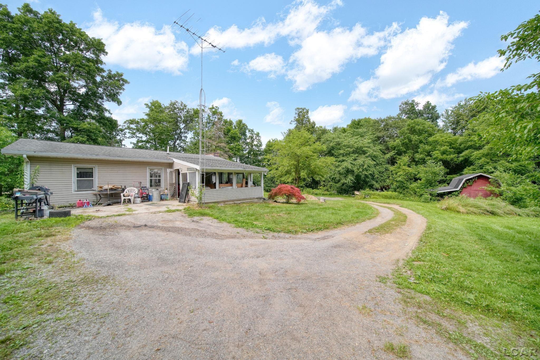 3205 Emery Road Adrian, MI 49221 - Photo 25 of 37 50180715-d803a3e6-3ebc-413d-9925-d1e1b0ff7d36.JPG