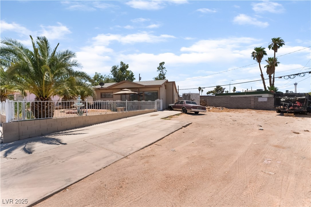 1908 Ardmore Street Las Vegas, NV 89104 - Photo 2 of 29