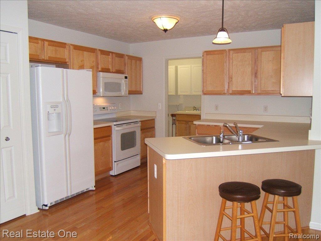 83 Sedum Road, Unit 142 Howell, MI 48843 - Photo 8 of 23 Ktchn2