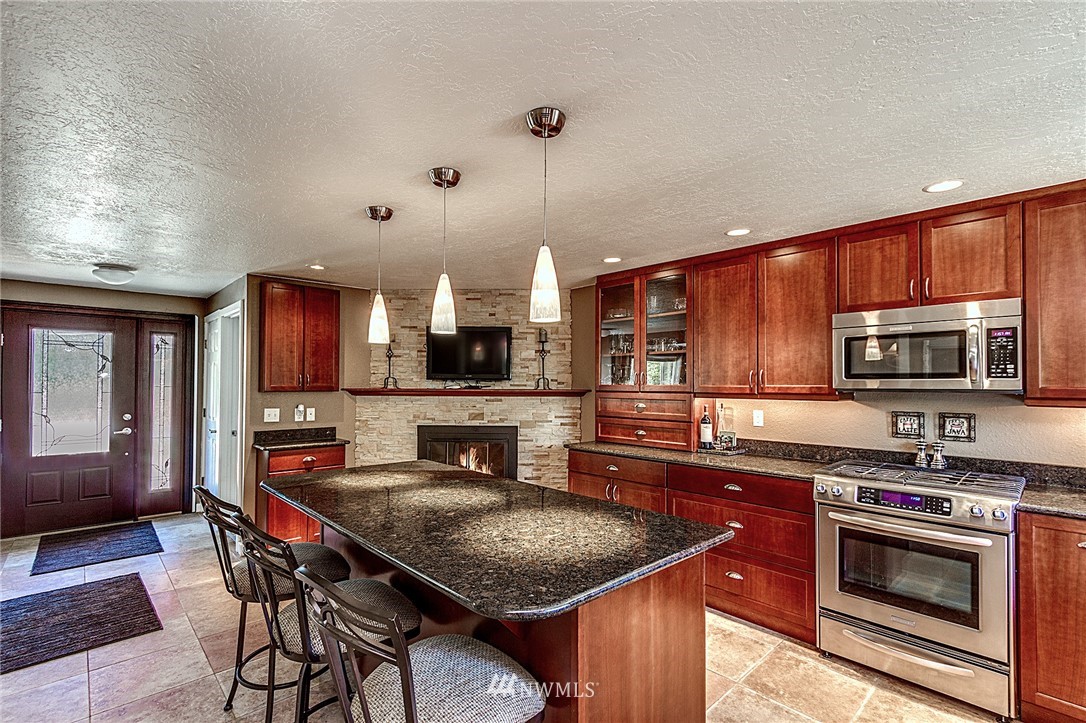 14706 167th Place Southeast Renton, WA 98059 - Photo 3 of 25 Gallery Image 3