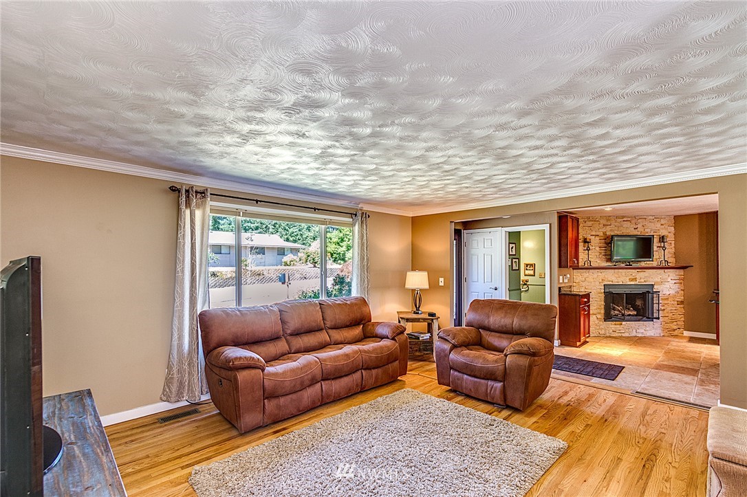 14706 167th Place Southeast Renton, WA 98059 - Photo 7 of 25 Gallery Image 7