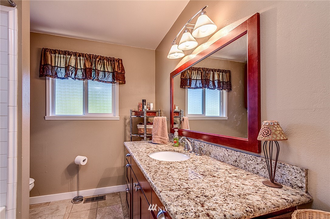 14706 167th Place Southeast Renton, WA 98059 - Photo 10 of 25 Gallery Image 10