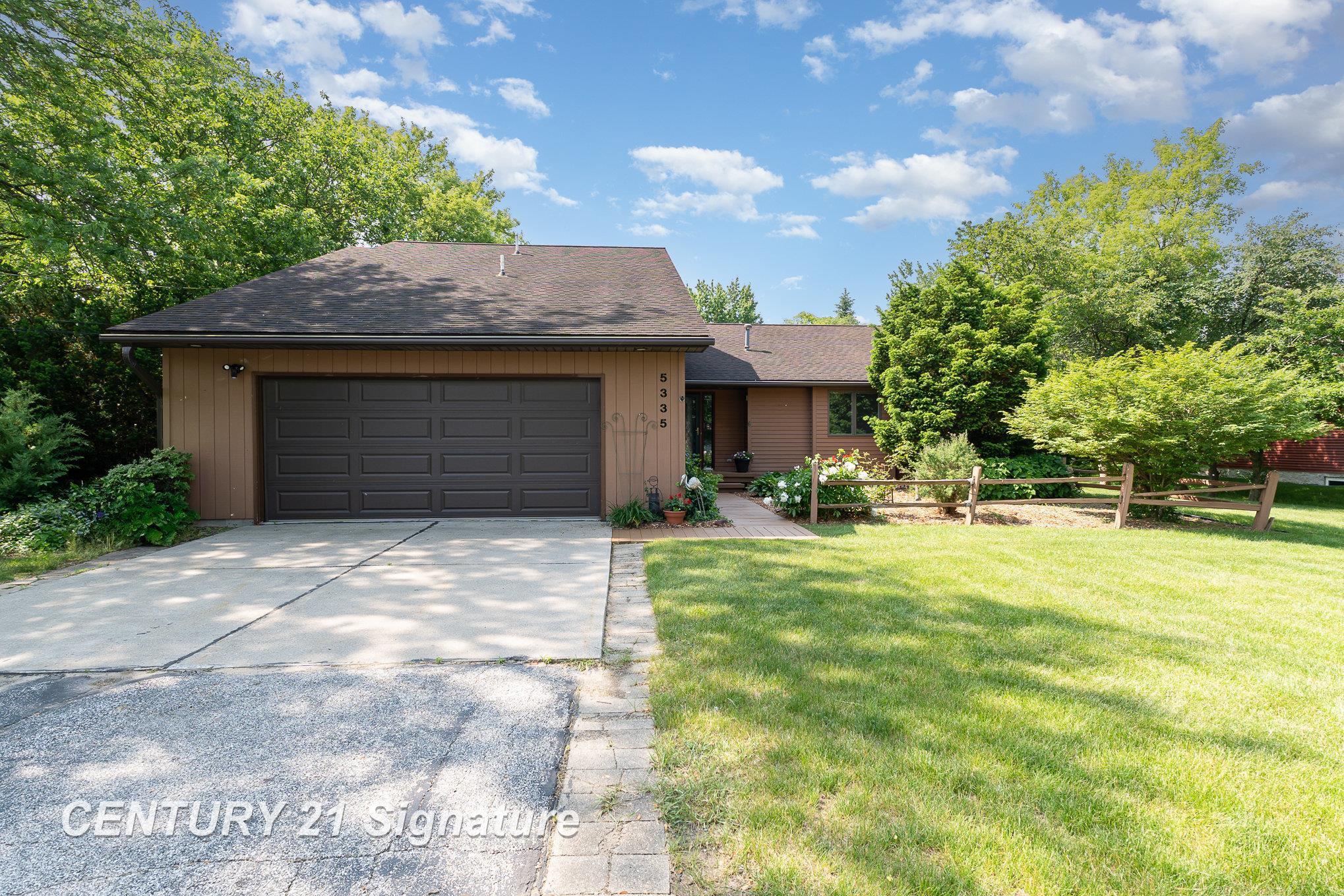 5335 McCarty Road Saginaw, MI 48603 - Photo 4 of 32 50178254-d04f6f2e-58a1-4bb8-9e00-cdf9a93b362e.JPG