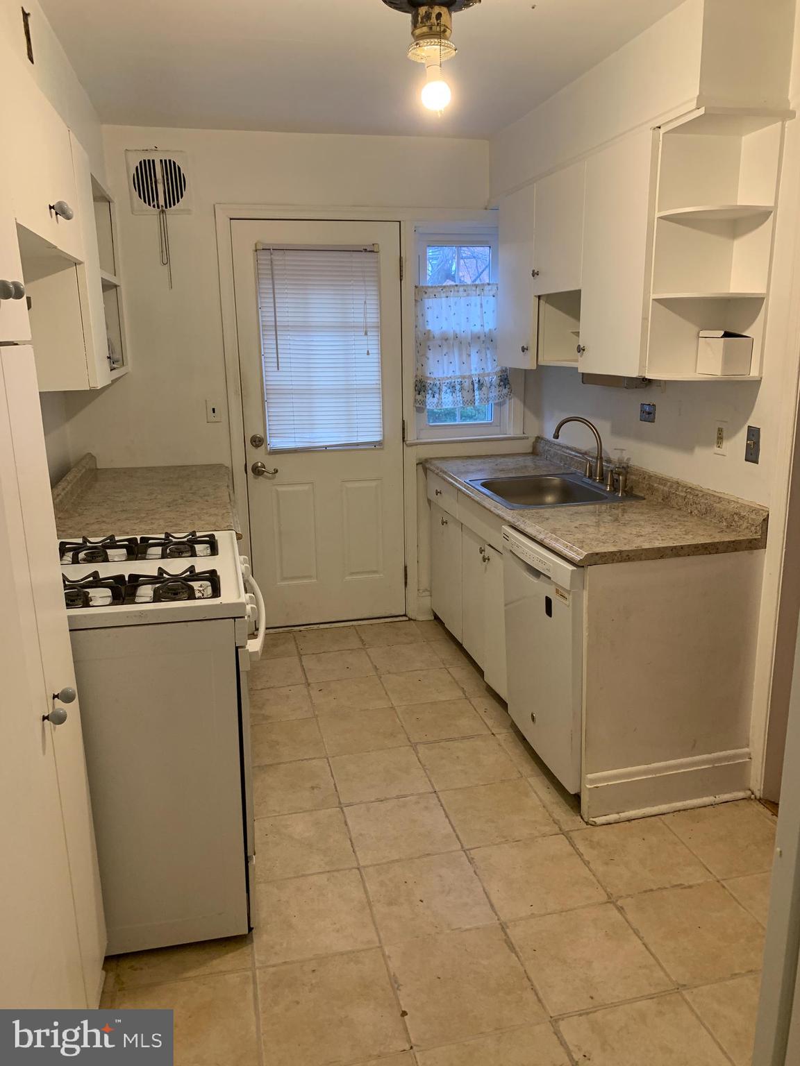 8109 Pleasant Plains Road Towson, MD 21286 - Photo 6 of 19