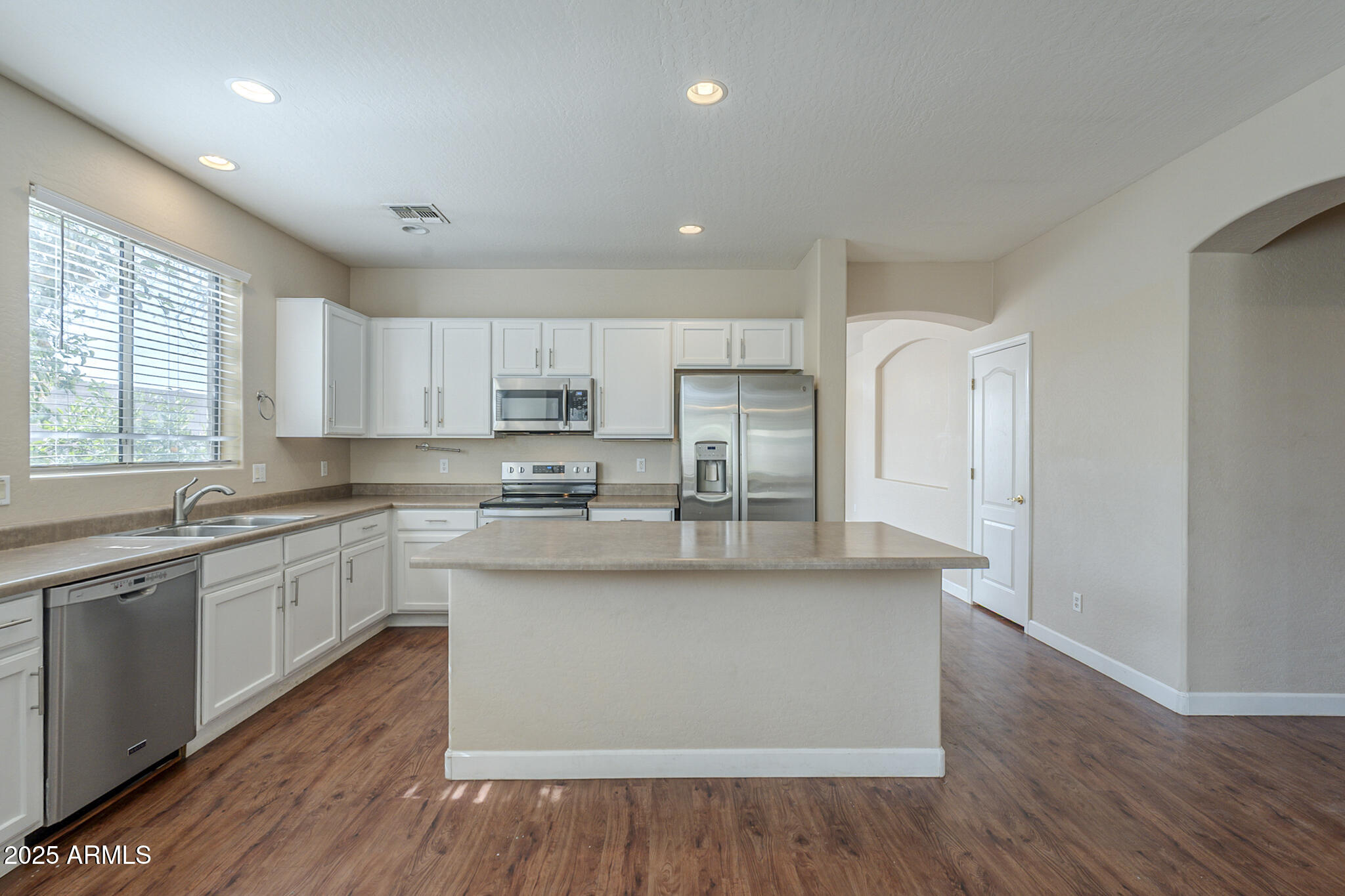 15902 West Hearn Road Surprise, AZ 85379 - Photo 11 of 73 Hearn-19