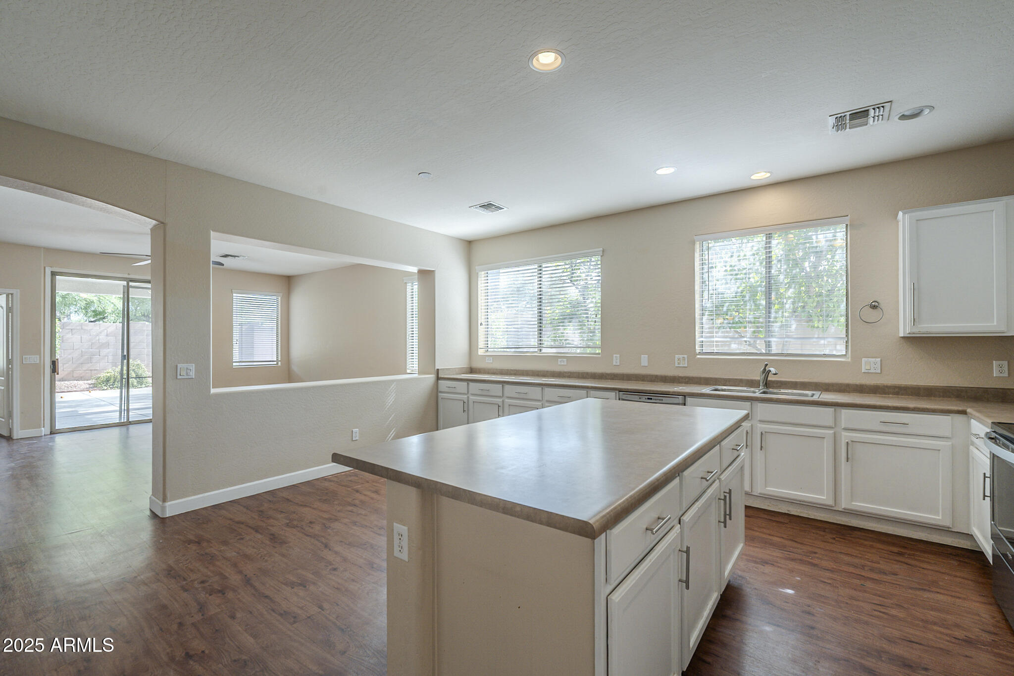 15902 West Hearn Road Surprise, AZ 85379 - Photo 7 of 73 Hearn-12