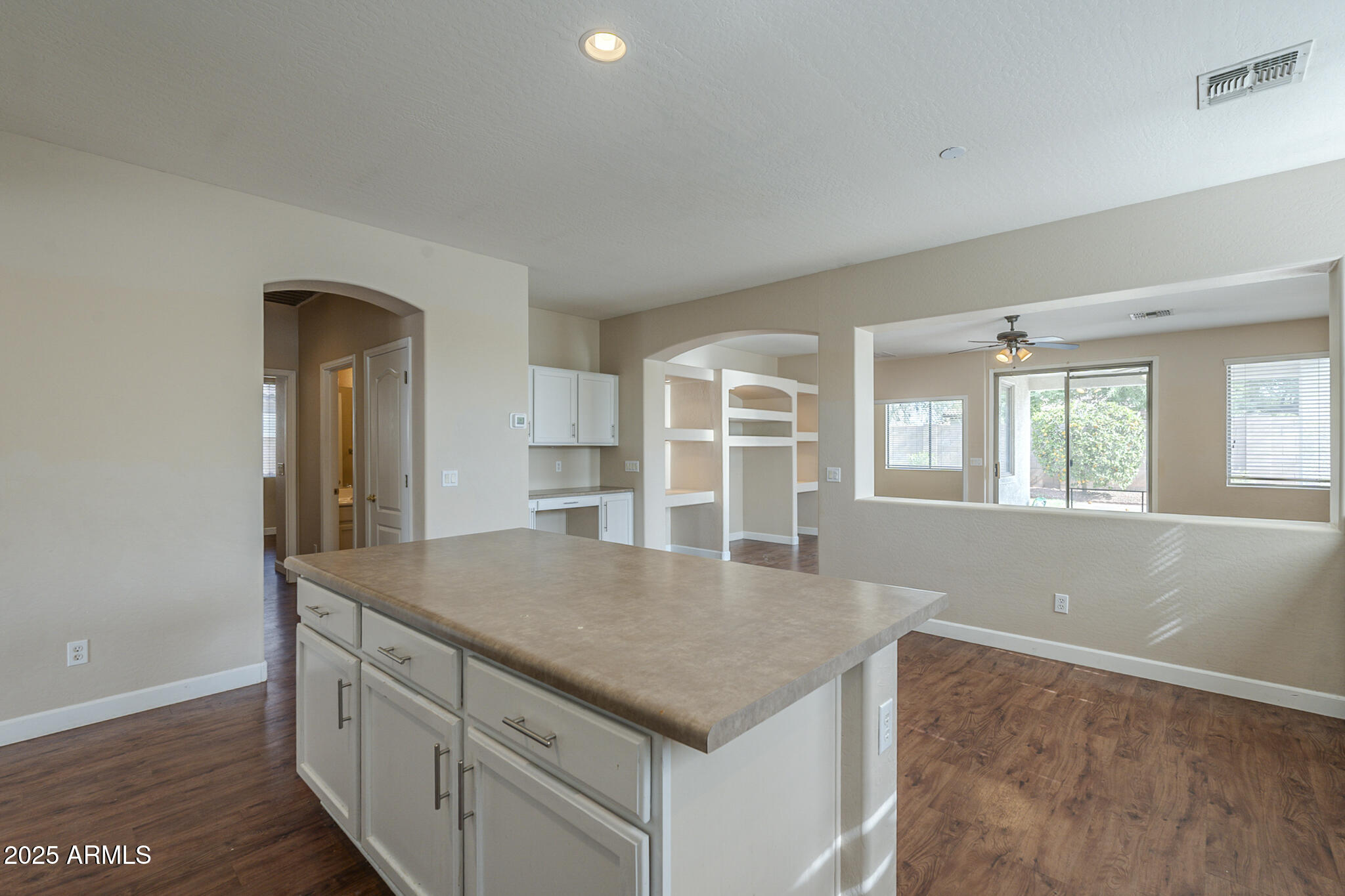 15902 West Hearn Road Surprise, AZ 85379 - Photo 9 of 73 Hearn-15