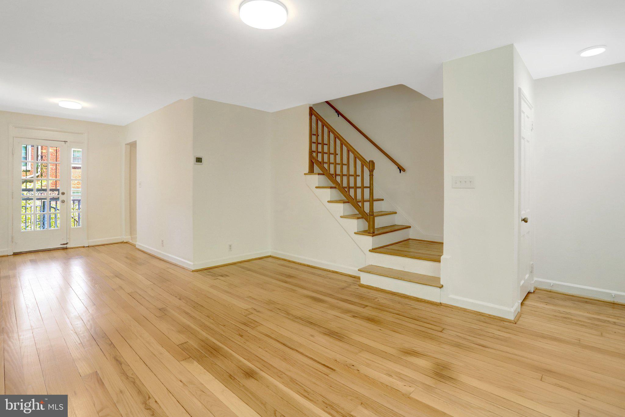 4837 27th Road South Arlington, VA 22206 - Photo 14 of 34 a view of an entryway with wooden floor