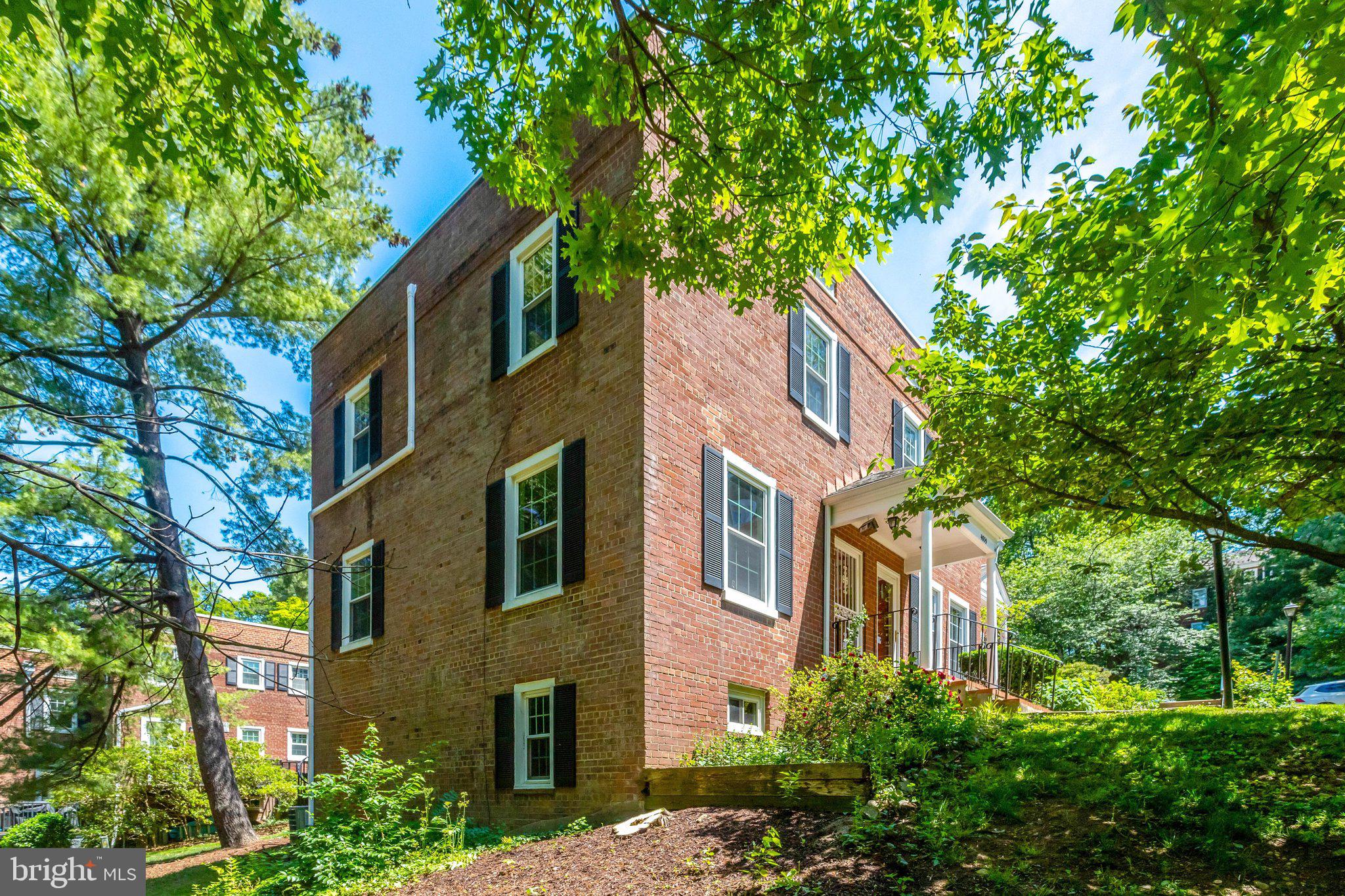 4837 27th Road South Arlington, VA 22206 - Photo 30 of 34 a front view of a multi story residential apartment buildings