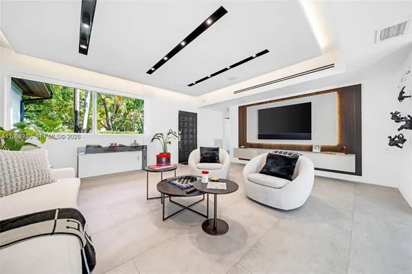 $10,000 | 3531 Southwest 1st Avenue, Miami, FL 33145