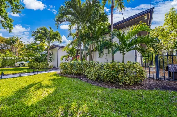 $10,000 | 3531 Southwest 1st Avenue, Miami, FL 33145