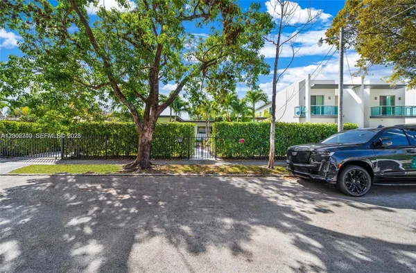 $10,000 | 3531 Southwest 1st Avenue, Miami, FL 33145