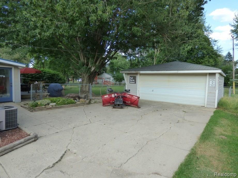 14641 Elwell Road Belleville, MI 48111 - Photo 36 of 36 P1110648.jpg