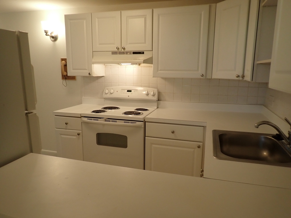 51 Jacqueline Road, Unit 3 Waltham, MA 02452 - Photo 4 of 17