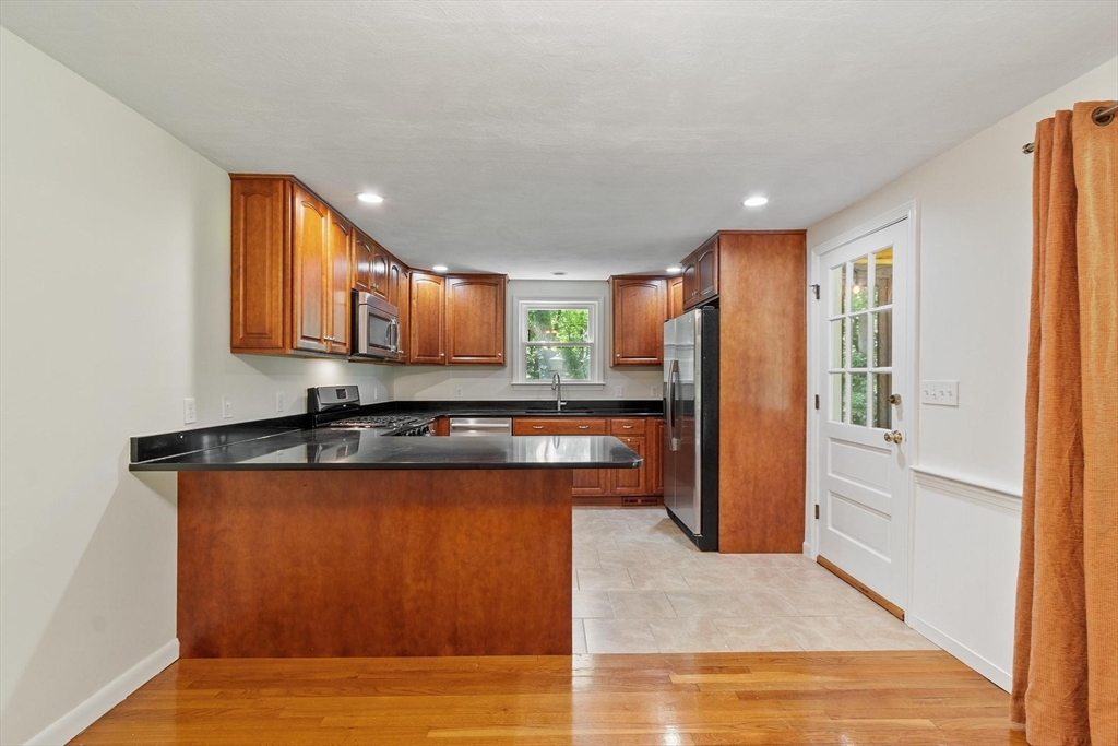 21 Cherokee Road Acton, MA 01720 - Photo 4 of 29