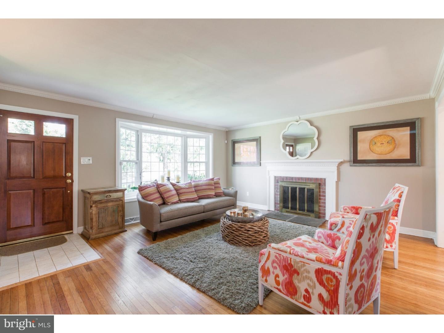 580 Bob White Road Wayne, PA 19087 - Photo 4 of 24 Living Room